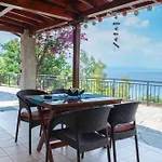 Casa de Férias First In The Sea With Amazing View House *
